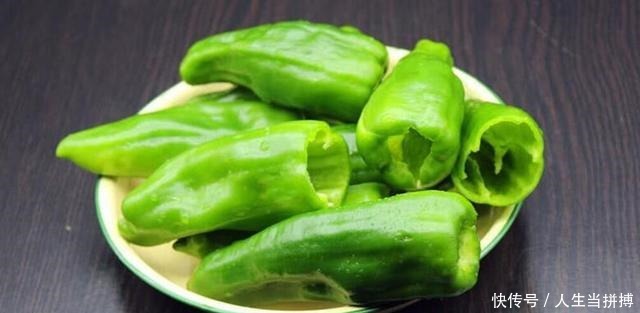 这个下饭菜喜欢的不得了,2元钱一大盘,爱吃辣的一定别错过!