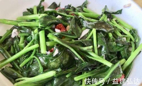 红润|被人称为“穷人的阿胶”,每天炒一盘,补血养血,脸色越来越红润