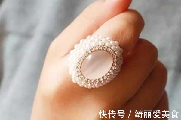 中指 戒指不可乱戴,位置决定命运,戴对招财戴错招灾!