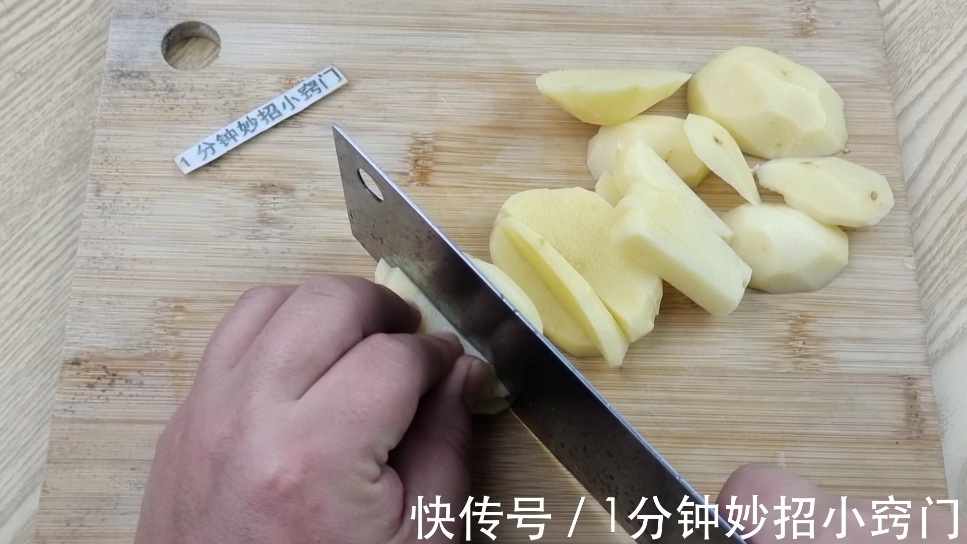 调味汁|1个茄子，3个土豆，教你解馋下饭菜，一锅米饭不够吃，比吃肉还香