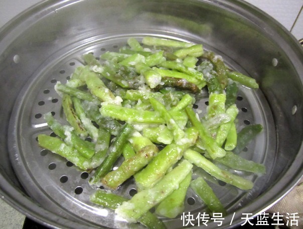 豆角|夏季天热多吃豆角，分享一个新吃法，一口一个特开胃，简单美味！