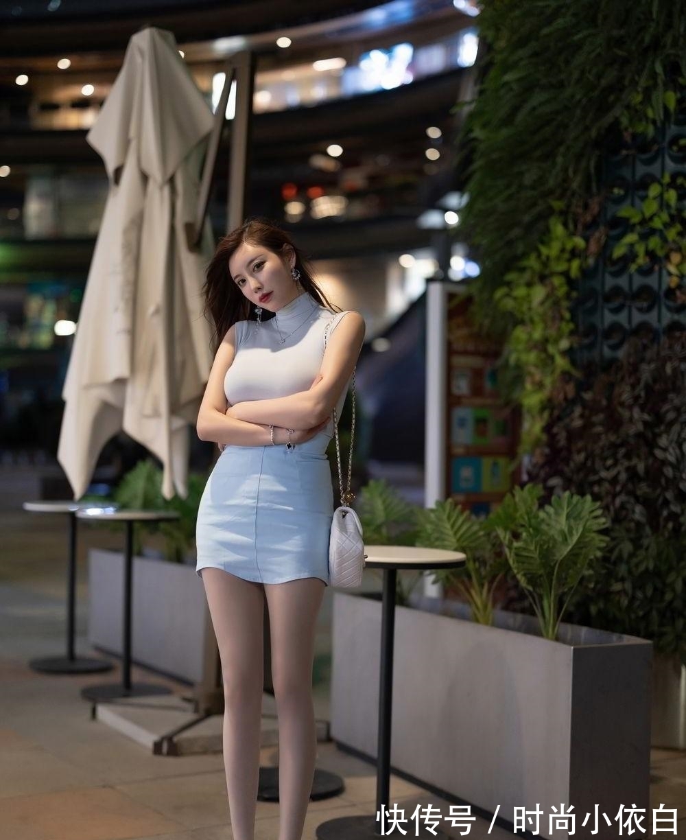 女生 优雅的女生就要从头美到脚,普通的上衣搭配也能穿出精致的优雅范