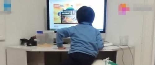 孩子|妈妈为了不让熊孩子玩电脑,藏起椅子,回家看到这一幕笑翻了