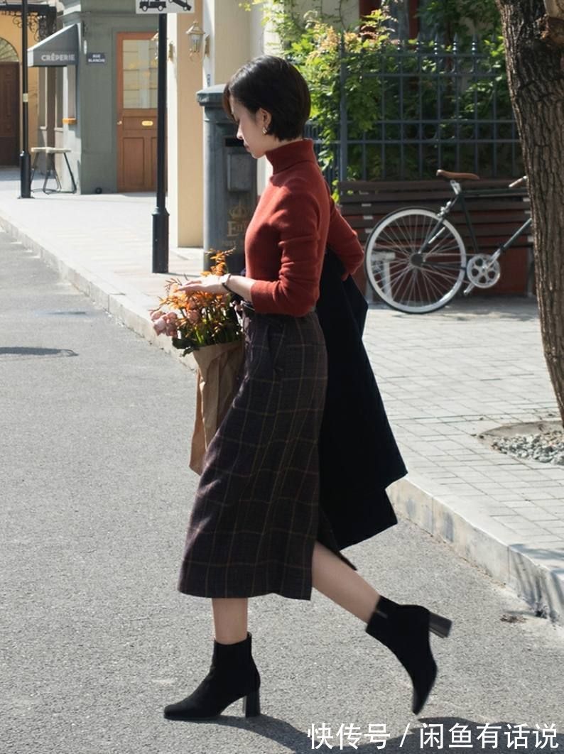 颜色|中年女人穿红毛衣是扮嫩?学38岁阿姨这样穿,选对颜色是关键