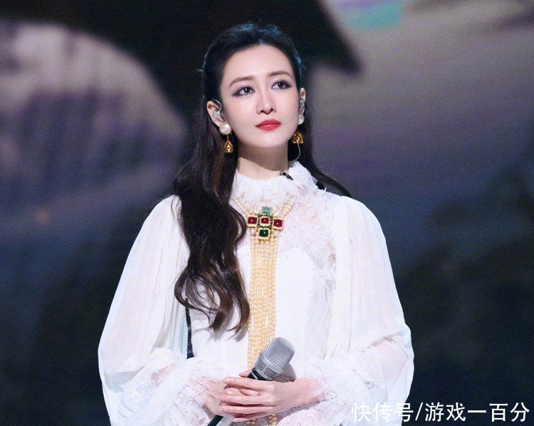 王鸥回应缺席《明侦6》录制，与金晨同样是轧戏，差别也太大了