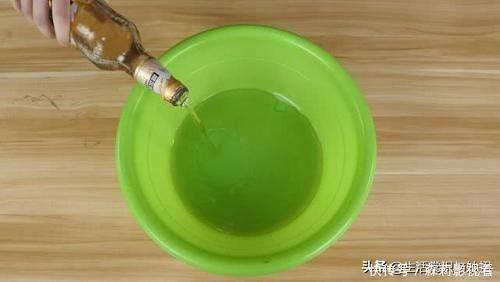 今天才知道,擦玻璃还有这么个窍门,不用一滴水,干净明亮没水渍