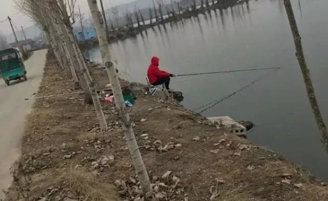 冷天时,别再傻傻封了竿,多用“这2种钓法”,鲫鱼那叫一个大!