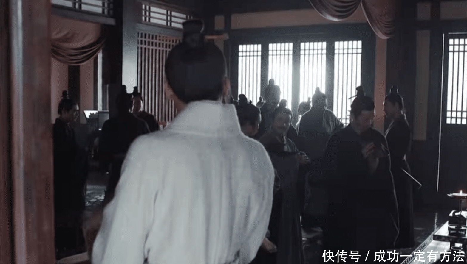 李斯|《大秦赋》中,李斯为什么抱着羊羔去见吕不韦?