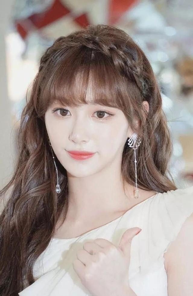 脸型 不管多大年纪的女人,这4种发型尽量少弄,不仅像大妈还伤发