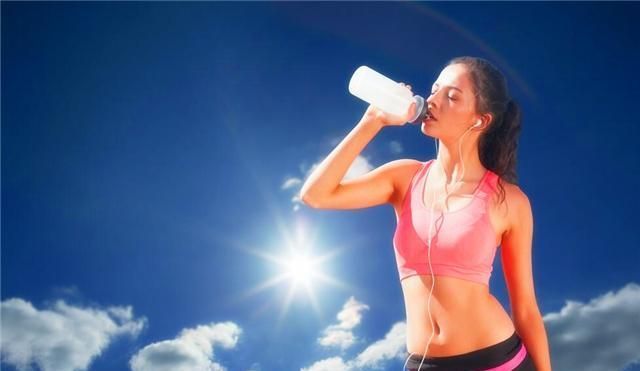 睡眠质量|晚上睡觉前喝水对身体是好还是坏?你真的知道?今天告诉各位答案