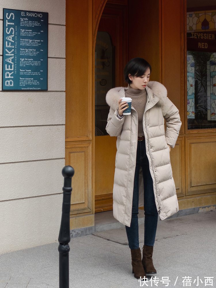 博主|冬季穿羽绒服,建议30、40岁的女人看看这4款穿搭,既时髦又高级