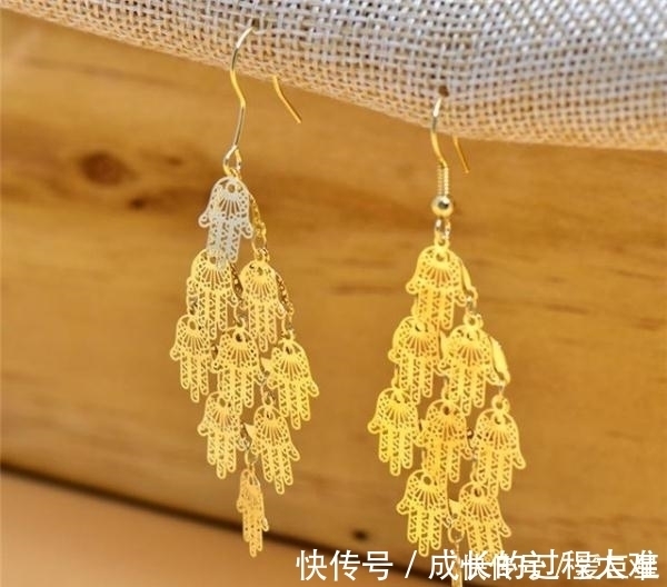 弯针|购买黄金耳钉时,是选弯针的好还是直针的好?金店老板一语道破