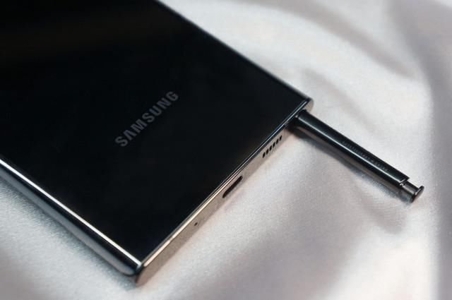 无愧|无愧机皇称号！三星Note20U好评度第一，手感更是爆炸