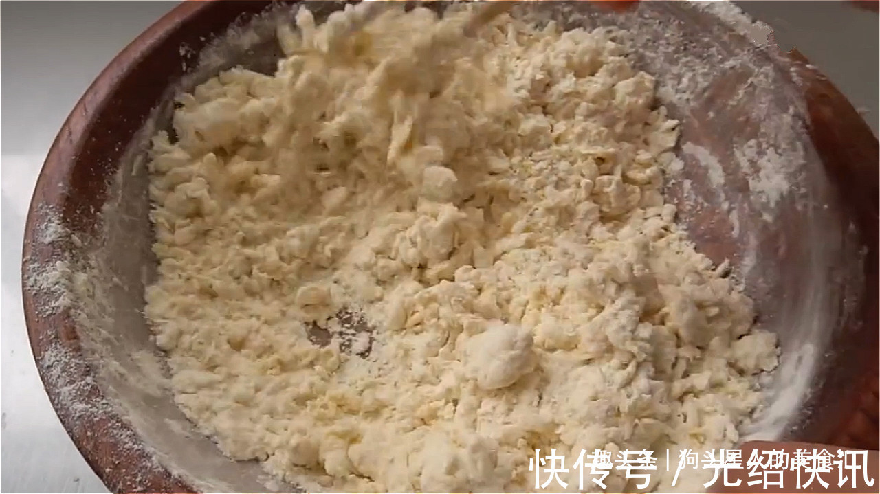 香酥|想吃芝麻酥条，教你最简单的做法，几块钱能做一大篮，香酥爽脆