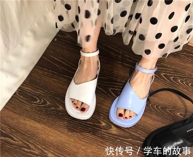 脚背 是时候穿凉鞋了!今年流行这几款,清凉显脚小!