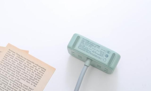 魔盒|绿联30W智充魔盒Life评测：插座千篇一律？它却做到了新奇巧妙