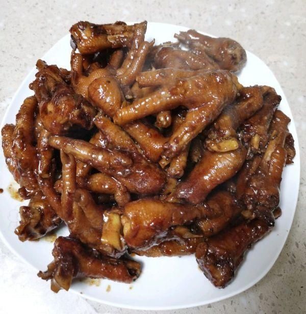 好吃不贵的酱香鸡爪做法，超级入味，老人小孩都爱吃