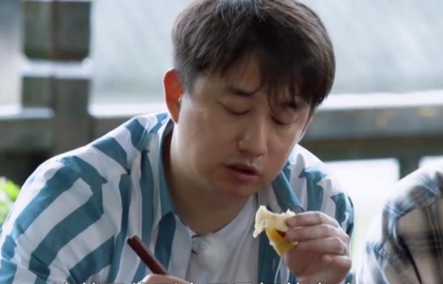 张子枫 《向往4》做饭曝造假后,张子枫起床照也露馅网友装不出来