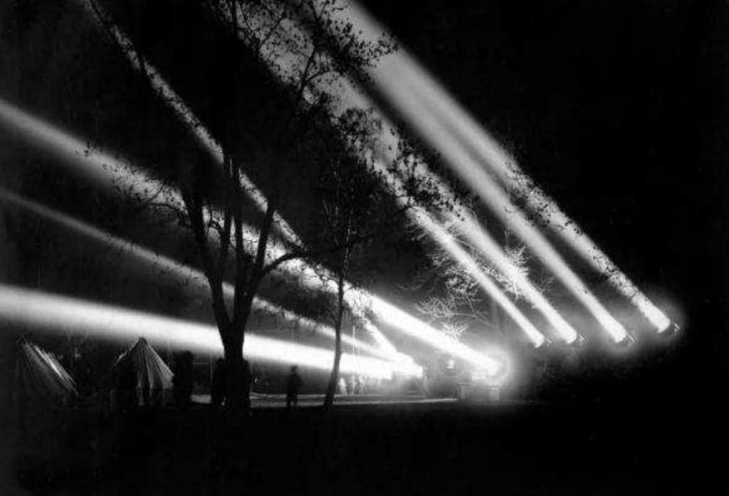 炮楼|抗日剧里的炮楼都装有探照灯，旧中国那么落后，日本人从哪接电呢