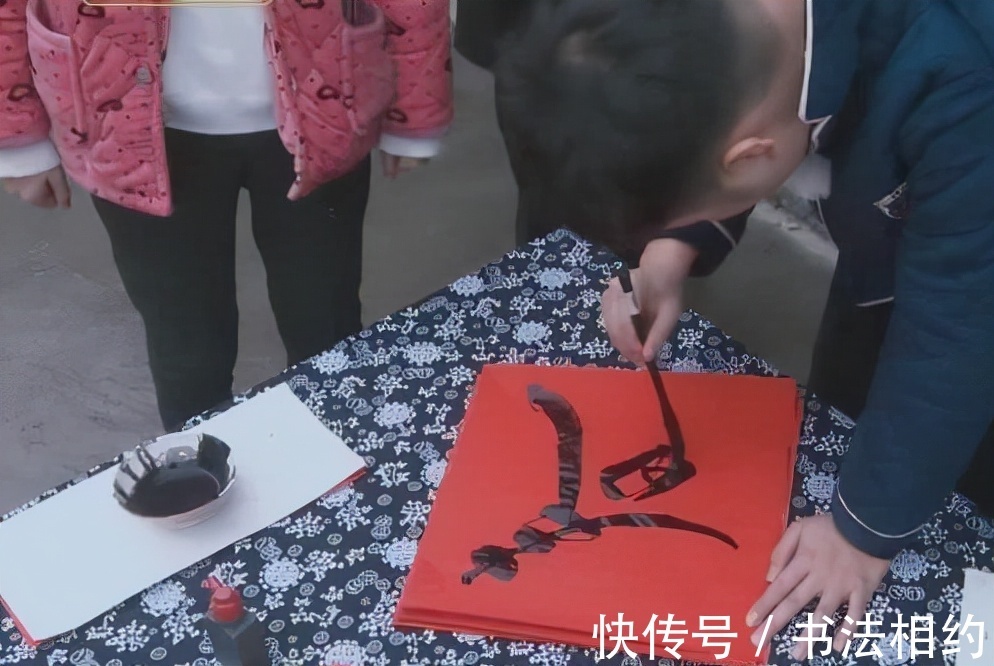 规矩感#杜海涛秀书法,低调的奢华,行书洒脱开阔,隶书刚劲,整齐划一