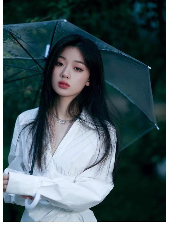 从好声音冠军沦为综艺咖,单依纯为何越来越不受待见?