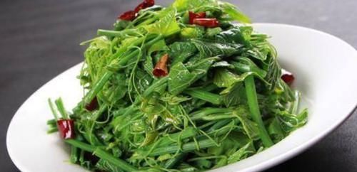 脑供血不足会露出破绽!常吃3种食物,软化血管,脑梗或许绕路走