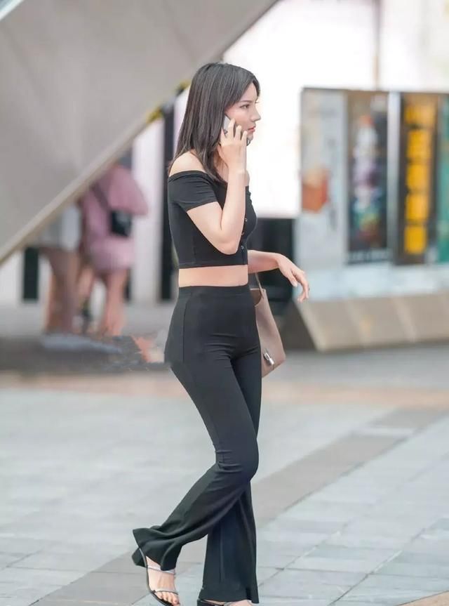 强势来袭的“小黑裤”，青春时尚又百搭，让大家万万没想到！