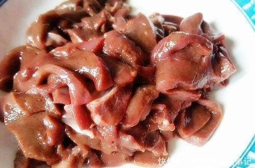 韭菜炒猪肝|猪身上这东西吃了对眼睛好，一头猪只有1个，常用电脑的人要多吃