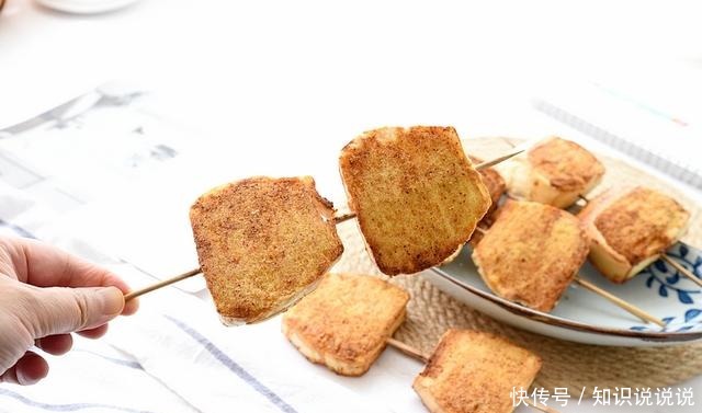  比炸馒头片还好吃的烤馍片，让你足不出户尝到烧烤摊的味道，香