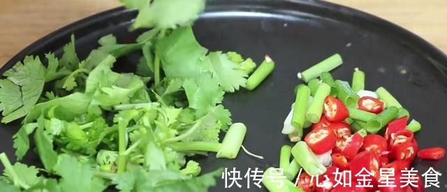 草鱼不要红烧了，教你最过瘾的吃法，营养又解馋，出锅汤汁都不剩！