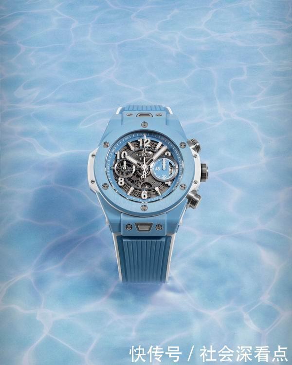 腕间一片冰蓝,低眸即是假日