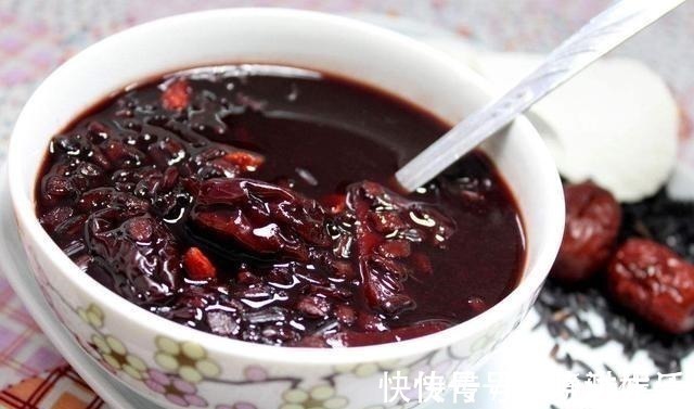 三黑粥|入冬后,用它来代替豆浆牛奶,补气又养血,面如桃花不用涂胭脂!