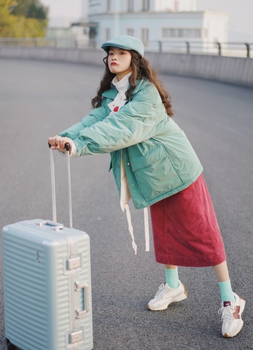 半身裙|小个子女生的冬季穿搭,羽绒服搭配半身裙显高显瘦,青春感满分!