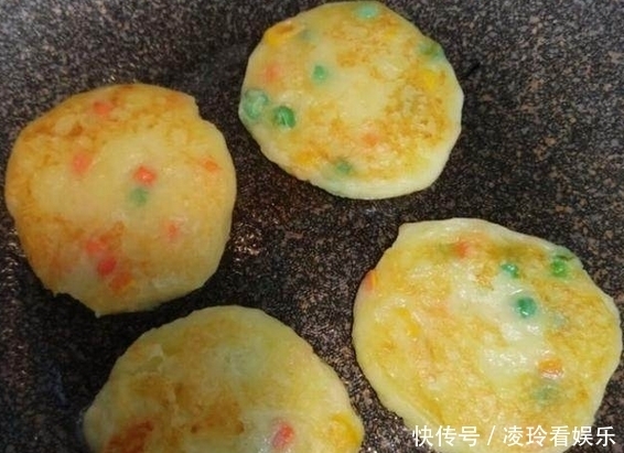 早餐|你以为这是鸡蛋饼?那你就错了,简单又好吃的早餐还不用和面!