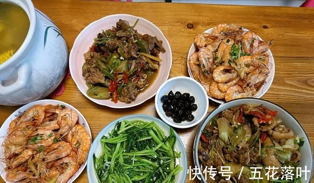 39岁“懒妈妈”,做晚餐追求简单不重样,家人反夸营养好吃还省钱!