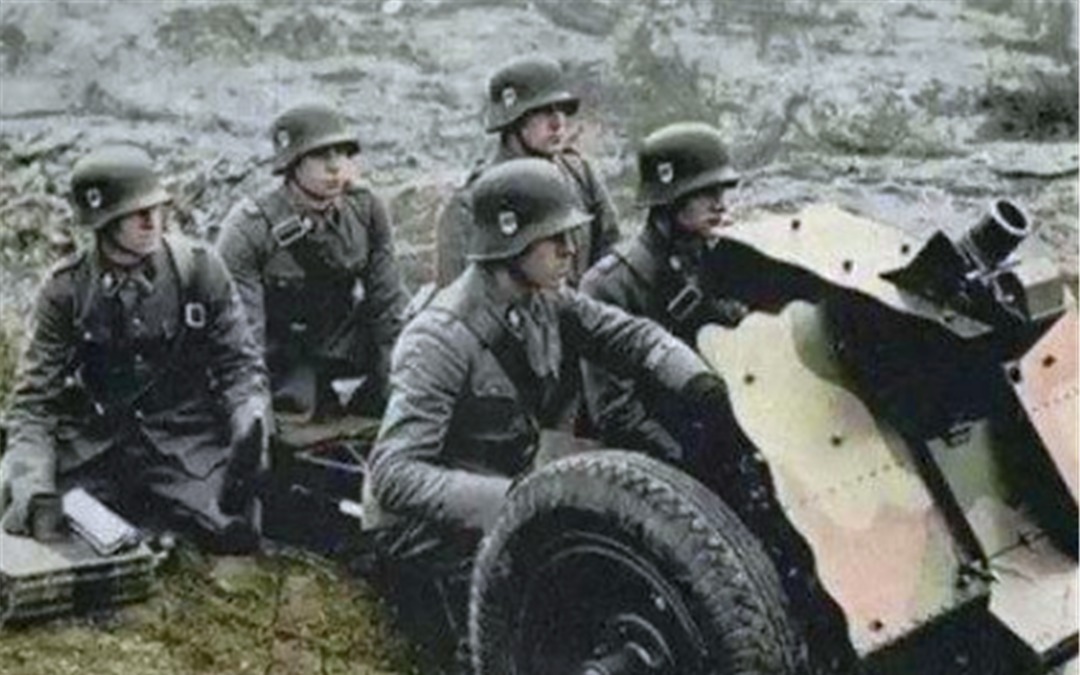 二战时期|为何苏联老兵都不愿意戴头盔,还劝新兵不要戴?