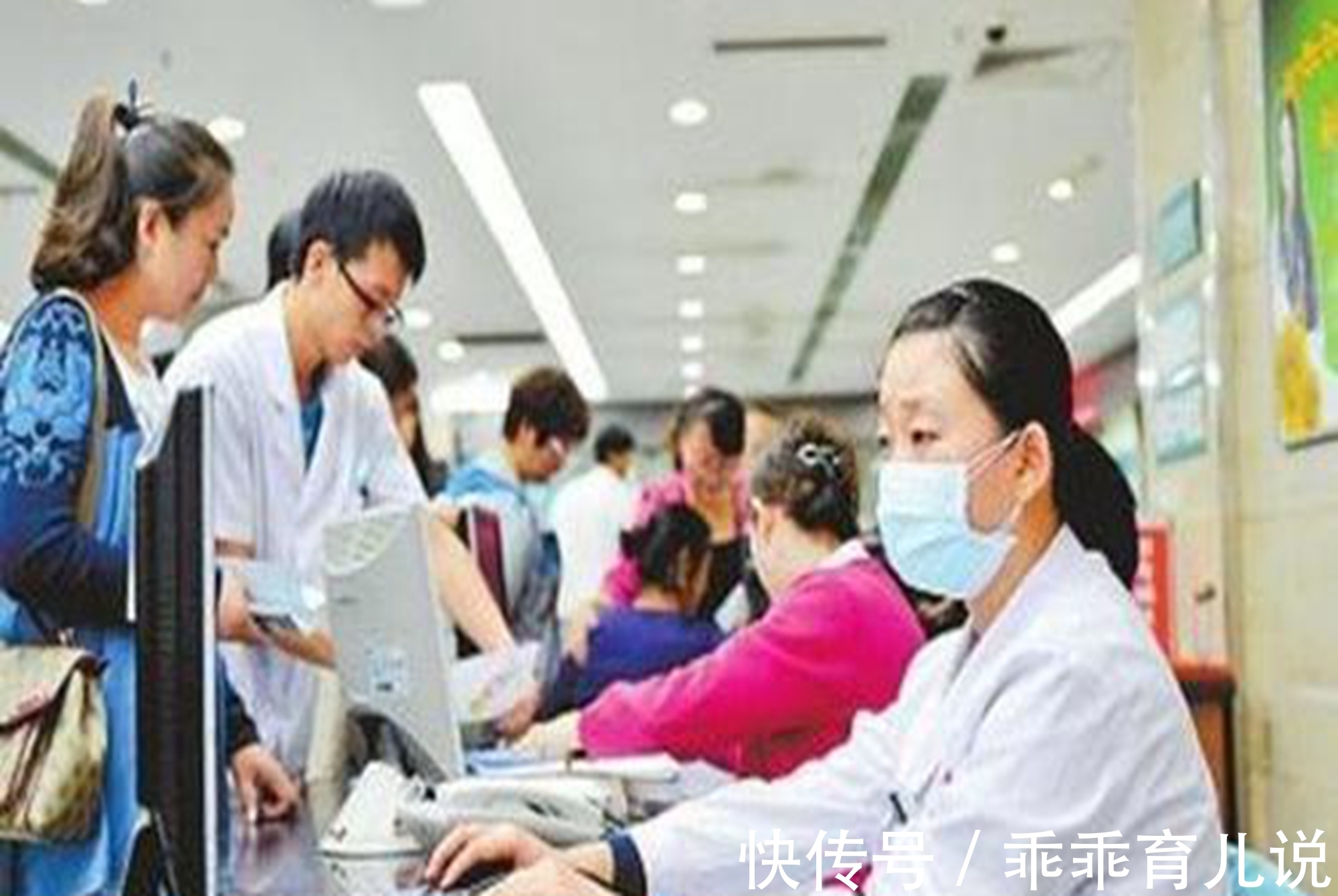 准妈妈们|畸形儿是怎么造成的?玩手机只是一个因素,孕妈们别在危险期犯傻