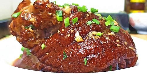 年夜饭“虎皮肘子”怎么做好吃？记住这2个诀窍，口感软烂味香