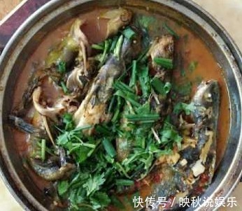 满脸|领导三天两头到我家蹭饭，夸我家饭菜好吃，收到调令我满脸问号