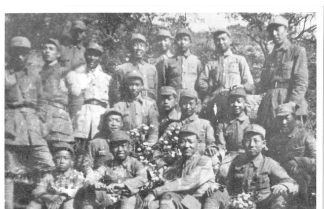 大渡河|他是大渡河勇士，后成八路军团长，却因“单干”被其参谋长打死