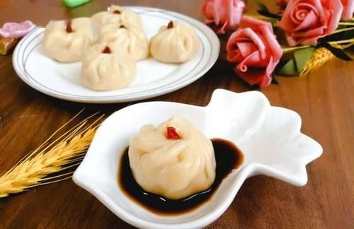 鲜香多汁小笼包，鲜美无比，吃起来满口流香