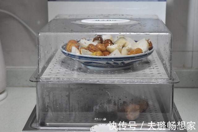 剁椒蒸芋头|秋天,遇到这食材必买3斤,便宜又营养,蒸一蒸清爽健康又好吃