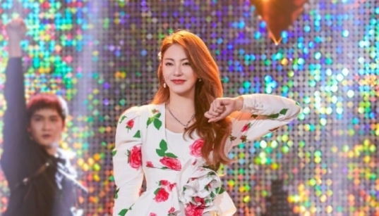 丁程鑫 芒果台押对宝了,张雨绮在《快本》站稳脚跟,收视率一直往上飙