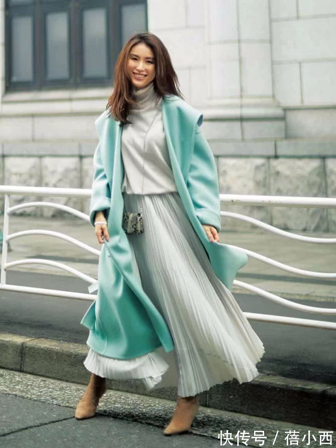 裙装|今年还是穿“长款大衣”最高级,搭配毛衣、半身裙、裤子时髦洋气
