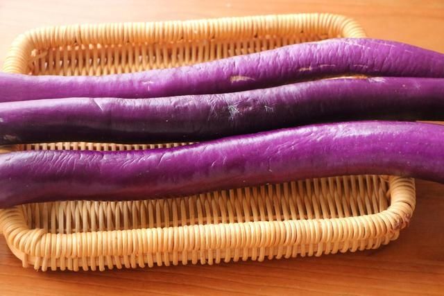 自从学会茄子这个做法，茄子再也不要过油了，一碗酱汁又香又下饭