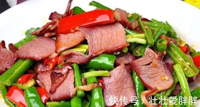 辣椒炒腊肉辣椒清脆,腊肉咸香,肥而不腻!