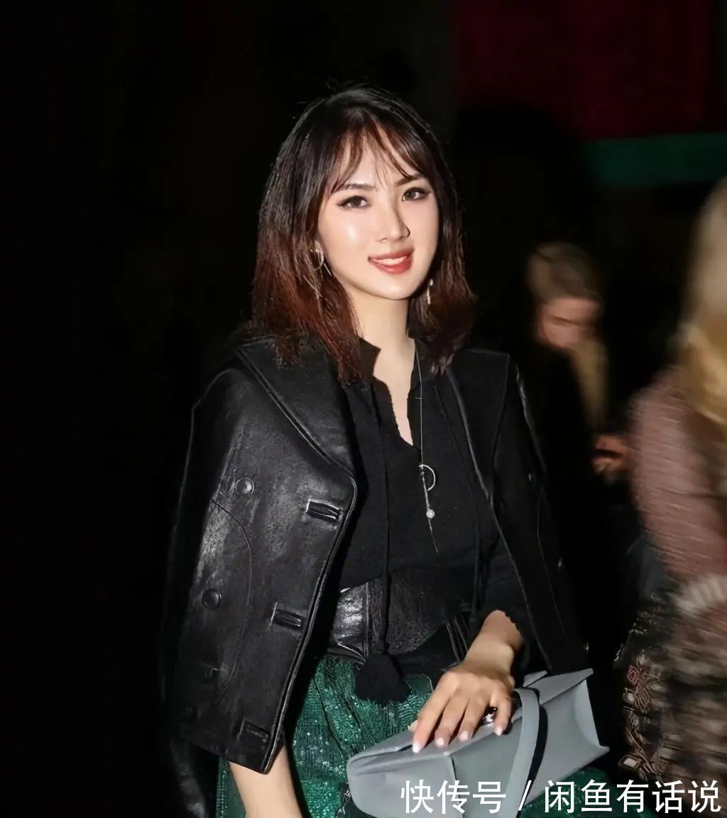 气质感|姚安娜改变风格,穿一身男士西装配利落短发,富家千金变职场精英