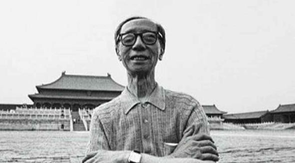 晚年溥儀攜妻子游故宮,迎面遇見一白髮老頭,從此不再踏入故宮!