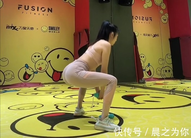 get|有“中国第一美臀”之称的她,腰臀比令人羡慕,3个动作get同款