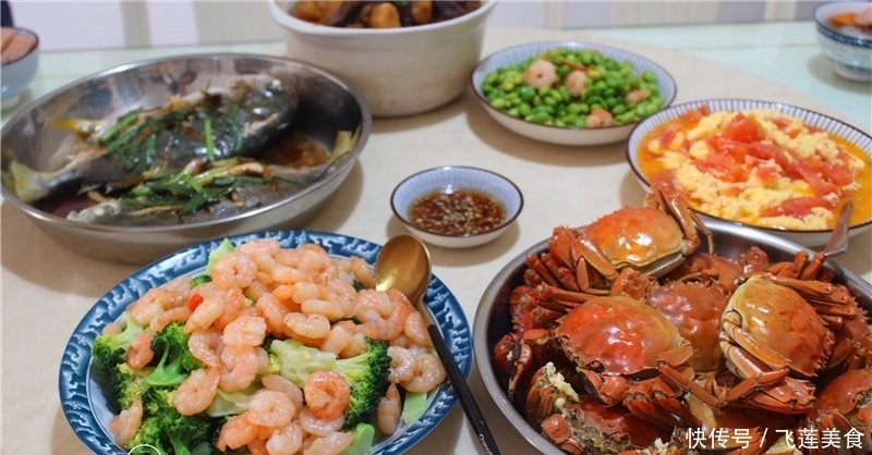  亲戚|小长假约亲戚在家聚餐，我下厨做了六菜一汤，花钱不多都吃撑